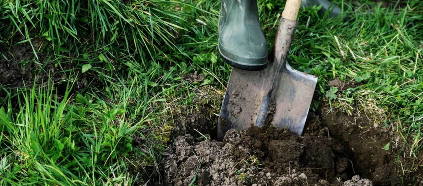 Σιβηρία: Γιος χτύπησε τον πατέρα του με σφυρί στο κεφάλι και τον έθαψε ζωντανό στον κήπο